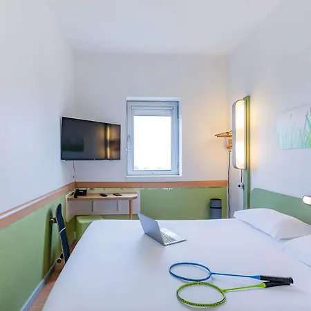 Ibis Budget Porto Gaia *