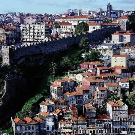 Ibis Budget Porto Gaia *