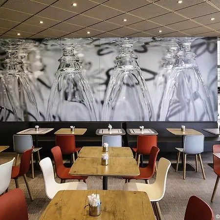 Ibis Budget Porto Gaia *