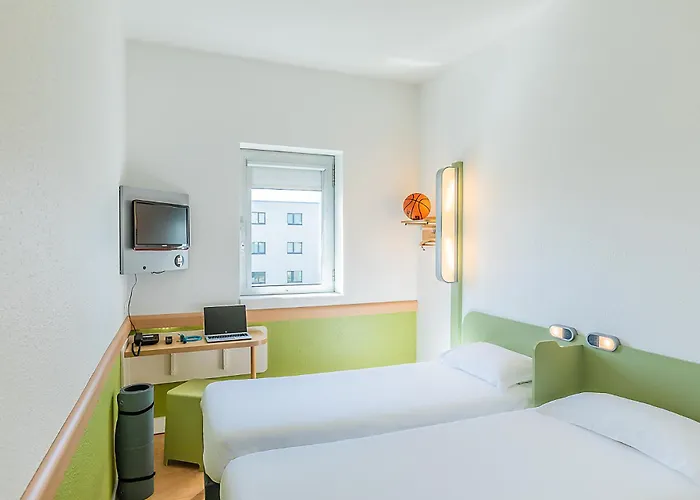Ibis Budget Porto Gaia Отель *