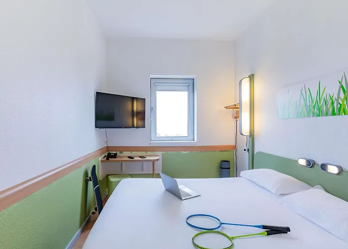 Ibis Budget Porto Gaia Отель *