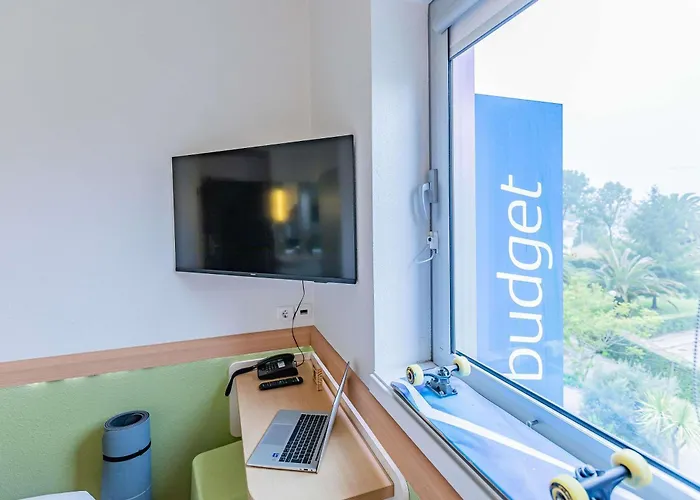 Отель Ibis Budget Porto Gaia Вила-Нова-ди-Гая